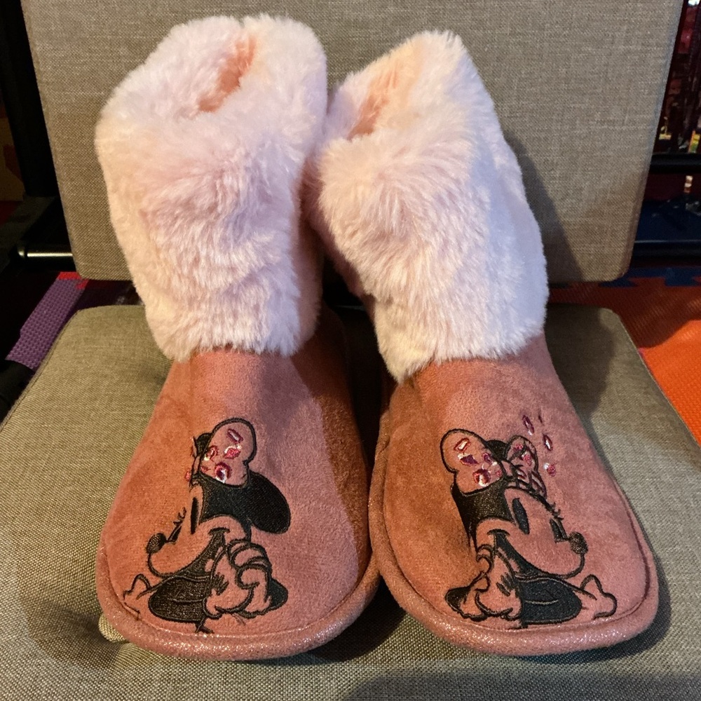 NEW Disney Minnie Mouse Pink Furry Embroidered Slippers